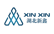 ??在國(guó)內(nèi)醫(yī)用防護(hù)服緊缺的緊急情況下，新鑫公司當(dāng)即轉(zhuǎn)產(chǎn)，生產(chǎn)醫(yī)用防護(hù)服、靴套、熔噴布等緊缺防疫物資。